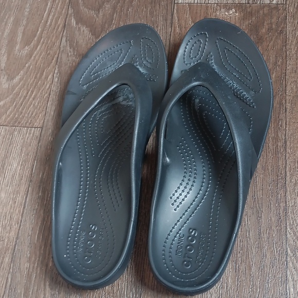 Crocs Kadee II Thong Flip Flops Women's Black Print- SZ 11 - Picture 2 of 4